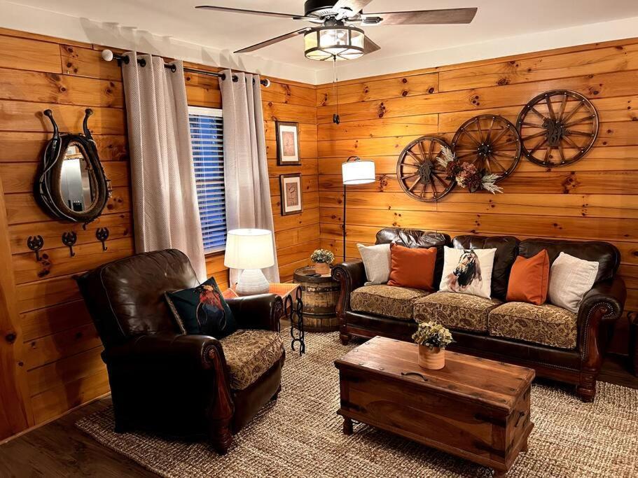 The Horse Cabin At Natural State Cabins Morning Star Bagian luar foto